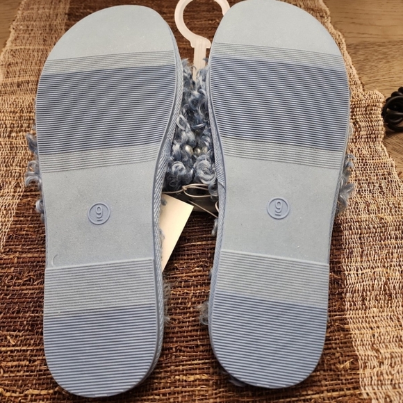 A New Day fuzzy slippers with pearls size 9, - Picture 4 of 4